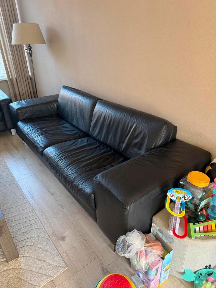 Zwarte leren bank met twee fauteuils, Huis en Inrichting, Banken | Bankstellen, Gebruikt, Rechte bank, Driepersoons, 200 tot 250 cm