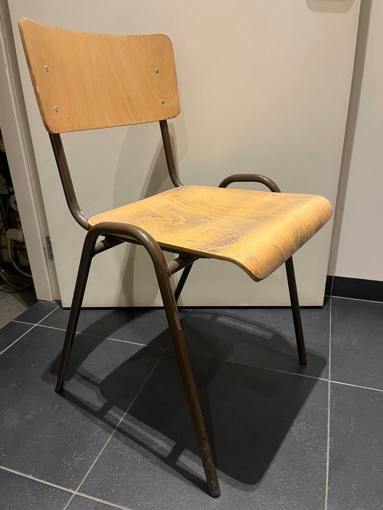 Vintage Oude school kantine stoelen drie stuks, Huis en Inrichting, Stoelen, Ophalen, Gebruikt, Bruin, Drie