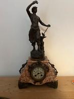 Antieke Pendule Klok met Bronzen Beeld van Smid, Ophalen