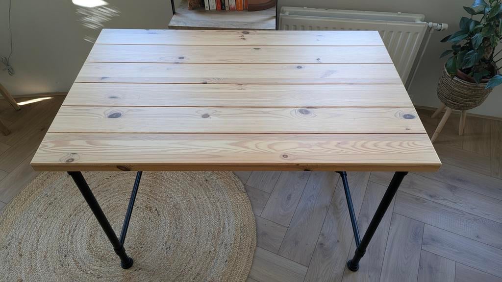 IKEA KULLABERG Bureau, grenen, 110x70 cm - Zo goed als nieuw, Huis en Inrichting, Bureaus, Ophalen, 110 cm, Hout, Zo goed als nieuw