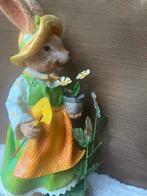 Konijn beeldje met bloemen en schepje, Ophalen, Gebruikt, Dier