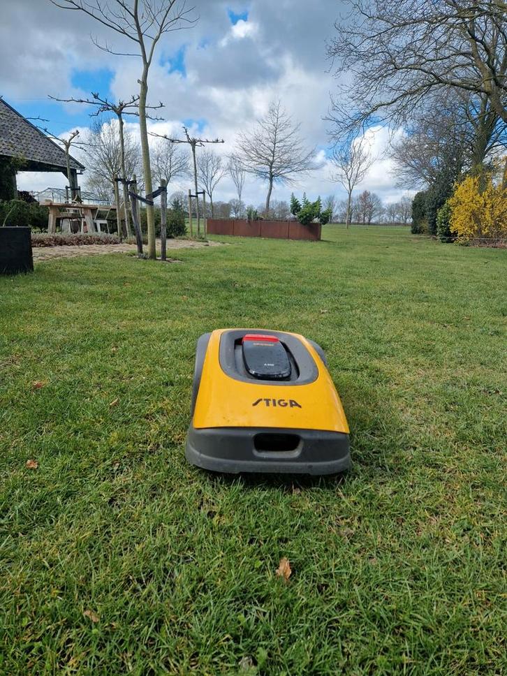 Stiga robotmaaier A300 GPS, Tuin en Terras, Robotmaaiers, Zo goed als nieuw, Bestuurbaar via app, Ophalen
