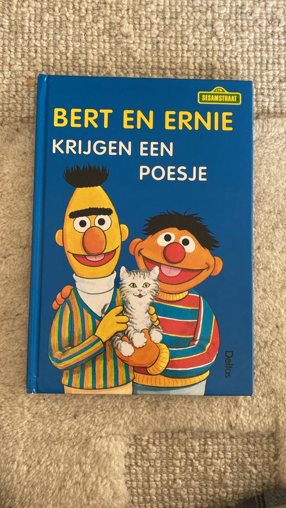 Bert en Ernie Krijgen een Poesje - Sesamstraat Boek, Boeken, Ophalen of Verzenden, Gelezen, Fictie algemeen