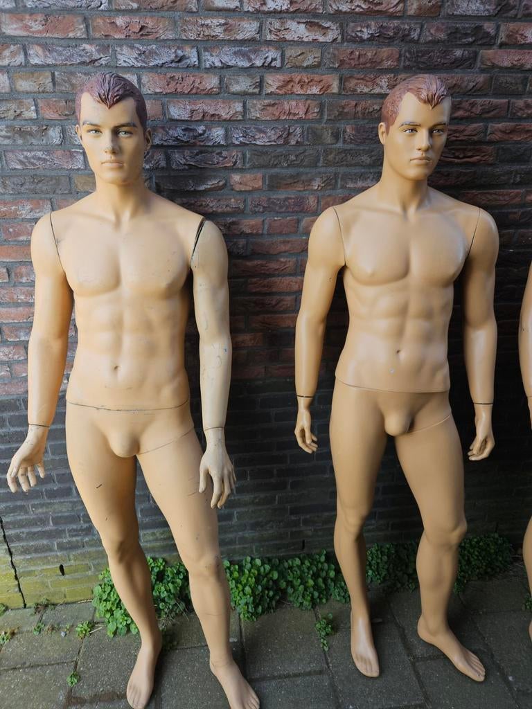 Etalagepoppen gebruikt 2x, Ophalen