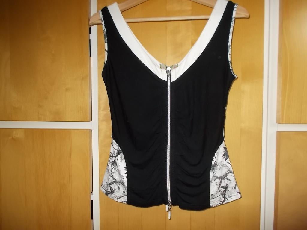 Aparte top van het Deense merk Eva & Claudi, maat S, Eva & Claudi, Zwart, Ophalen of Verzenden, Zo goed als nieuw