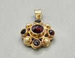 Antieke gouden hanger met granaat. 2025/179., Overige voorstellingen, ., Ophalen of Verzenden, Zo goed als nieuw