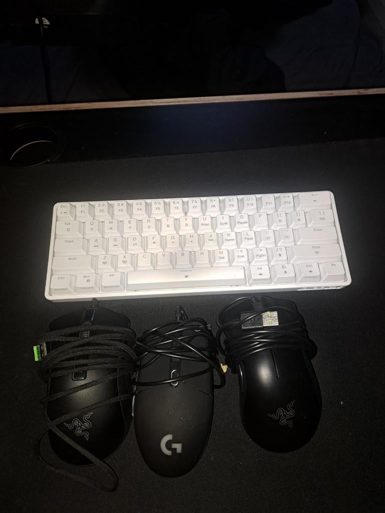Gamebundel 1 toetsenbord 60% plus 3 muizen, Rechtshandig, Muis, Logitech, Ophalen of Verzenden