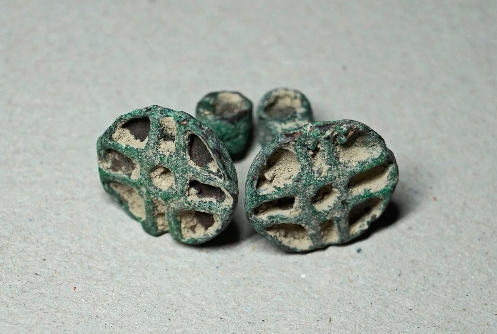 2 x Zegelstempel - Kruistochten - Bodemvondst, Verzenden