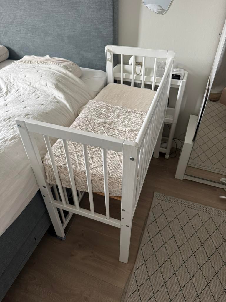 Co sleeper wit petit amelie met matras en matrasbeschermer, Ophalen, Zo goed als nieuw, Wieg