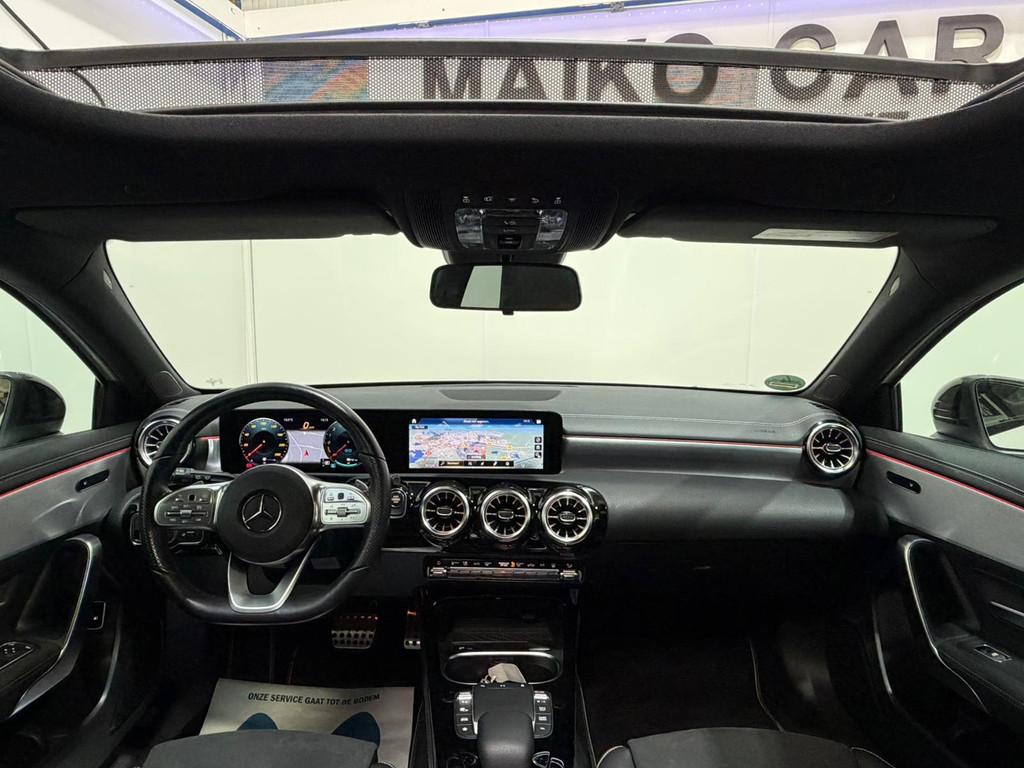 Mercedes-Benz A-klasse 250 e AMG LINE Limited PANO, Auto's, Mercedes-Benz, Gebruikt, Zwart, 4 cilinders, Lichtsensor
