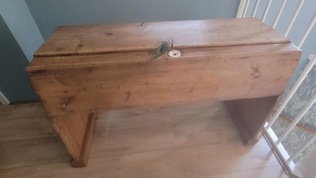 Oude grenen lessenaar, Ophalen