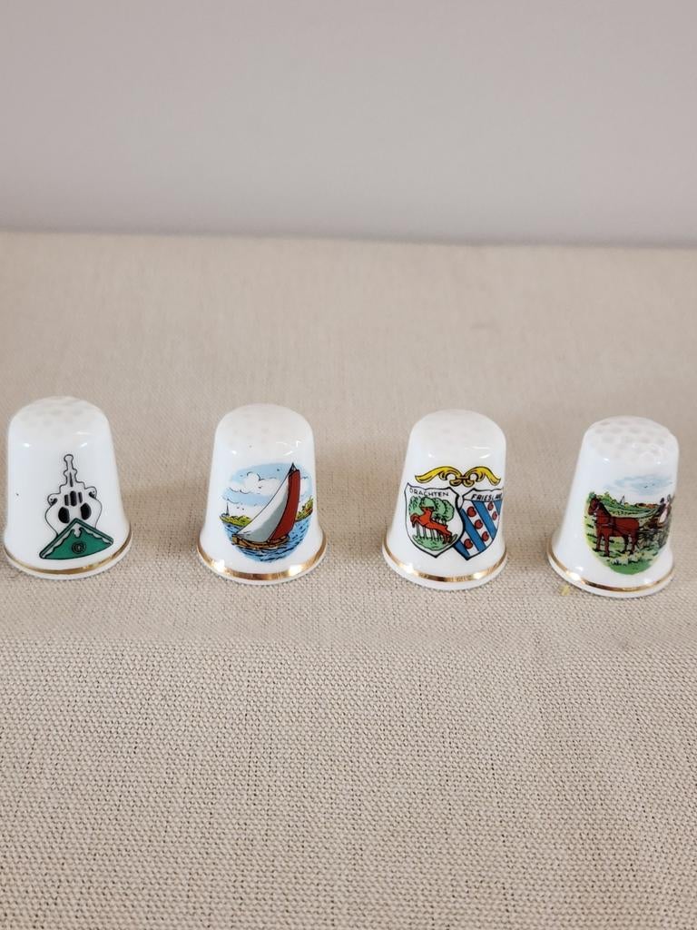 3x Vingerhoedjes - Friesland - Fine bone China, Ophalen of Verzenden, Zo goed als nieuw