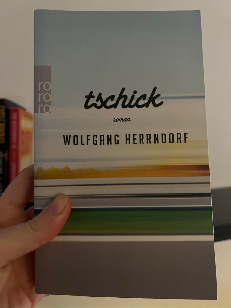 Tschick, Ophalen of Verzenden, Zo goed als nieuw