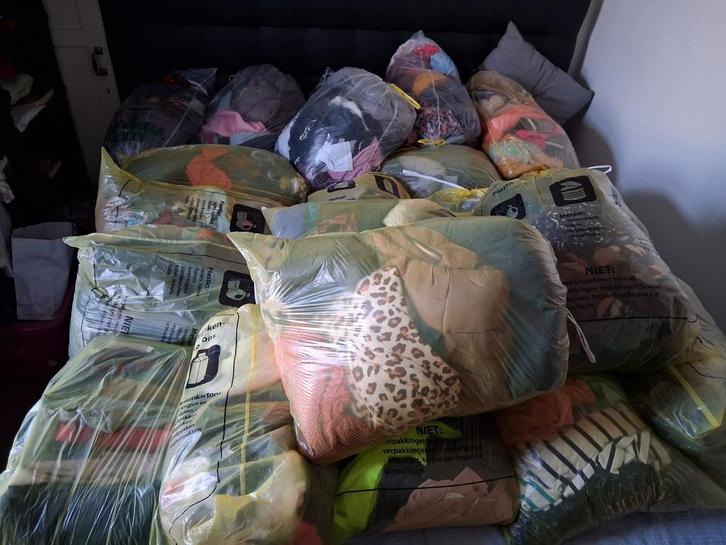 22 grote zakken mixkleding, Diversen, Rommelmarktspullen, Ophalen