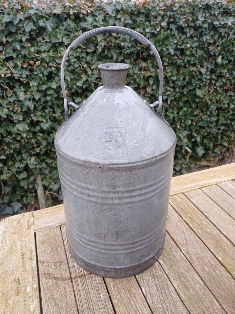 Oude Zinken BP Petroleumkan als Tuindecoratie voor € 20, Ophalen