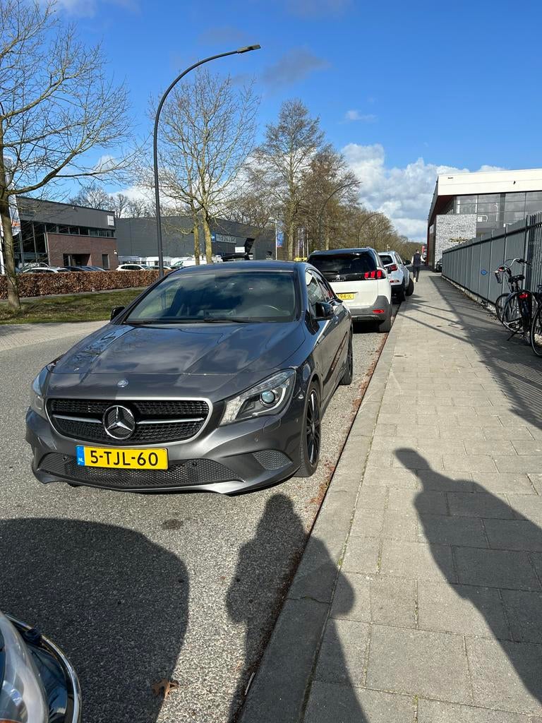 Mercedes-Benz CLA 180 ambition sportstoelen, AMG velgen, Auto's, Mercedes-Benz, Voorwielaandrijving, CLA, 4 cilinders, Leder en Stof