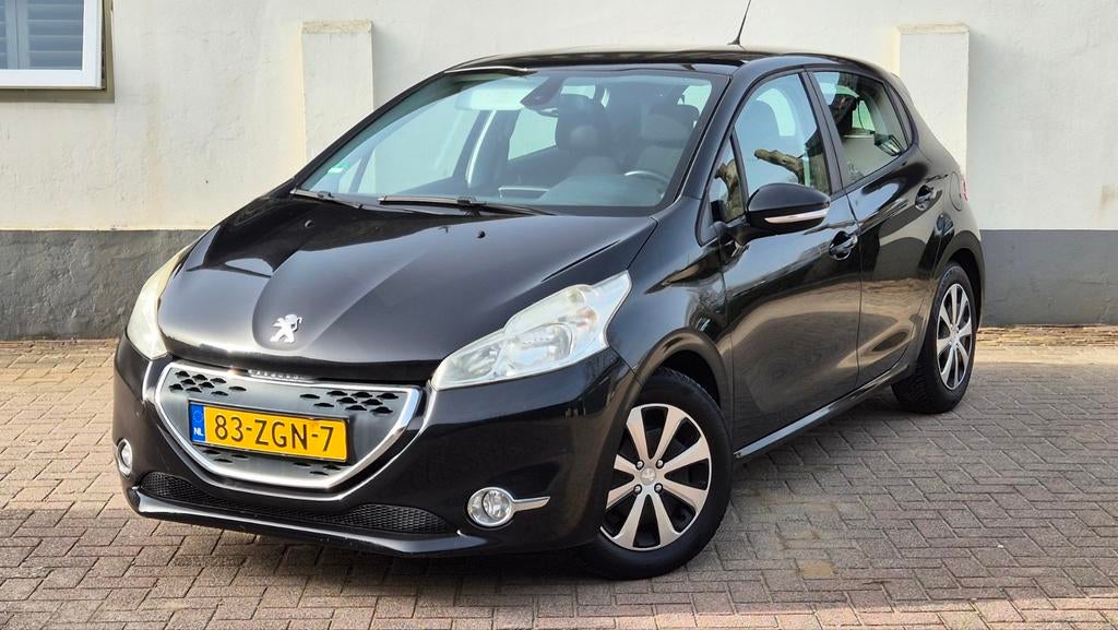 Peugeot 208 1.4 E-hdi 68PK Automaat/1e eigen. 5-D 2012 Zwart, Auto's, Peugeot, Stof, 725 kg, 4 cilinders, 96 €/maand
