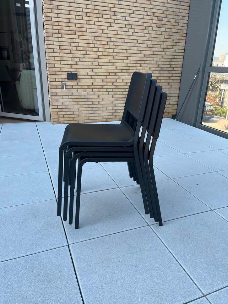4 IKEA Teodores stapelstoelen - Zwart, Huis en Inrichting, Stoelen, Gebruikt, Vier, Kunststof, Zwart, Ophalen