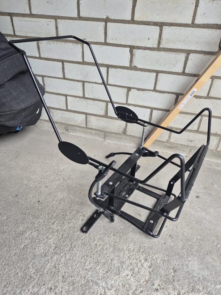 Maxi cosi houder voor in een bakfiets
Makkelijk te monteren, Fietsen en Brommers, Ophalen of Verzenden, Gebruikt