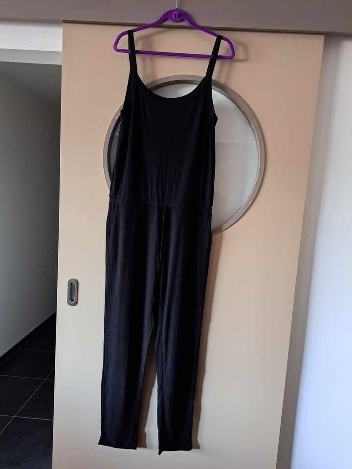 Jumpsuit in ribbel tricot L/XL, Kleding | Dames, Jumpsuits, Ophalen of Verzenden, Zo goed als nieuw, Maat 42/44 (L), Zwart