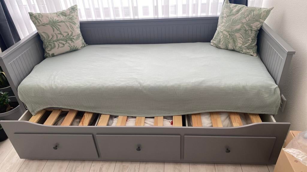 Bıjna niew, Ophalen, Zo goed als nieuw, Eenpersoons, Grijs