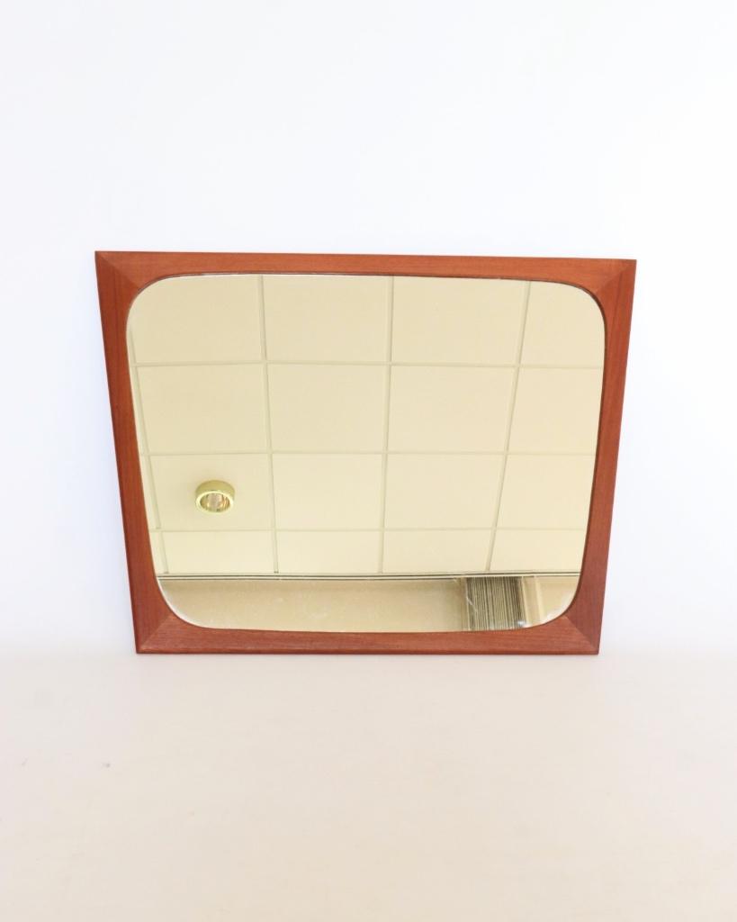 Vintage Deense spiegel teak frame organische vorm midcentury, Minder dan 50 cm, Aarhus glasimport, Vierkant, Ophalen of Verzenden