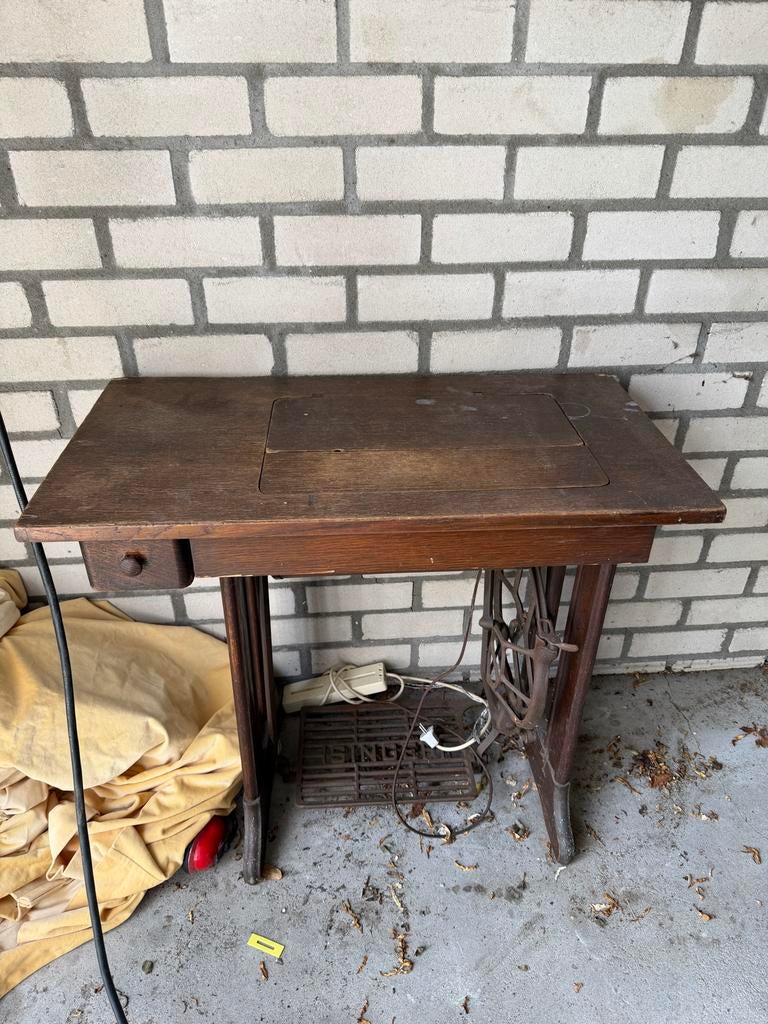 Gratis! Antieke Singer Naaimachine met Houten Tafel, Antiek en Kunst, Ophalen