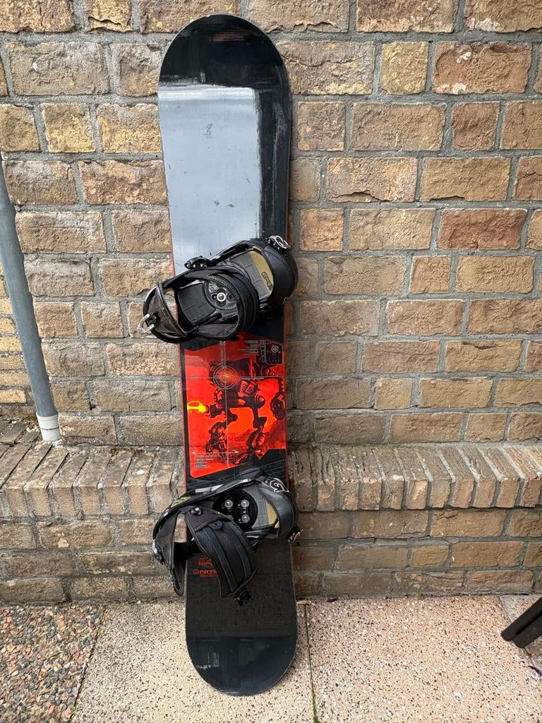 Nitro Team snowboard 161 met Burton Custom bindingen, Sport en Fitness, Snowboarden, Ophalen of Verzenden, Gebruikt, Board