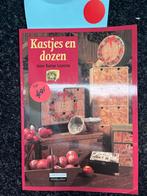 Kastjes en dozen - Hobbyboek Anne Karine Lemstra, Ophalen of Verzenden, Zo goed als nieuw, Scrapbooking en Knutselen