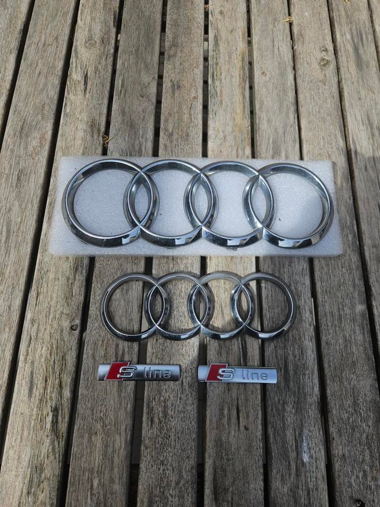 Originele Audi A3 8V Limousine logo's en S-line emblemen, Ophalen