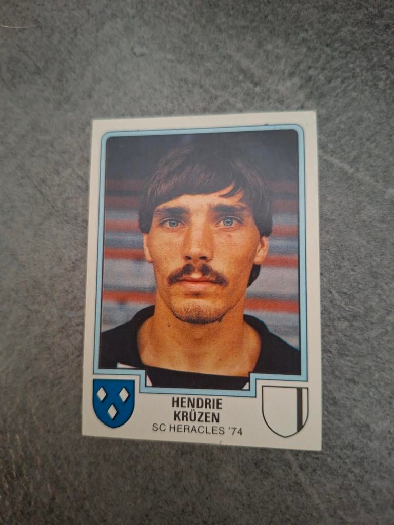 Panini sticker Voetbal 86. Hendrie Kruzen SC Heracles '74., Verzenden, Zo goed als nieuw, Sticker