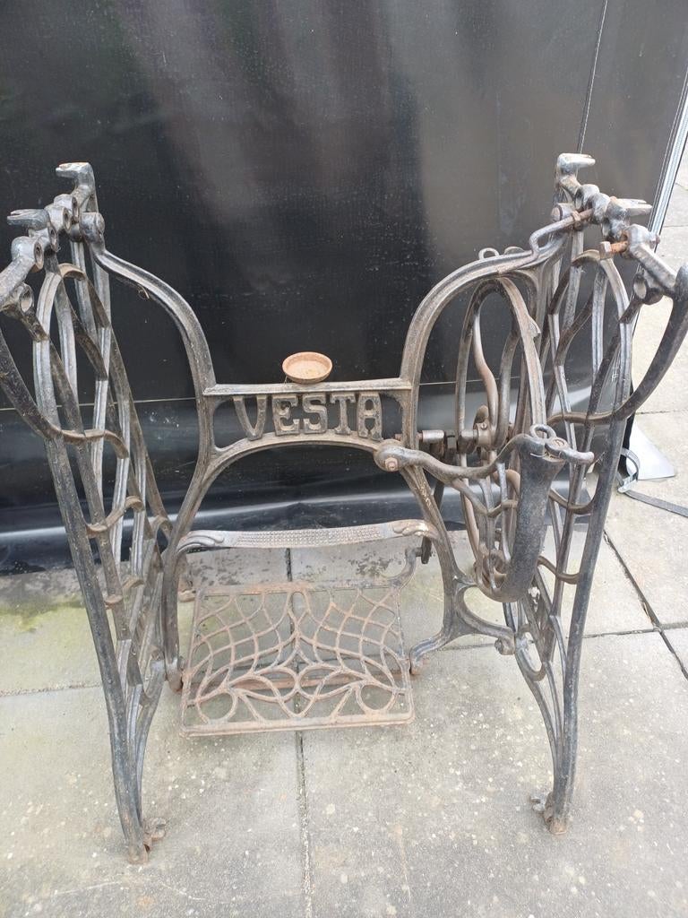 Onderstel naaimachine Singer onderstel naaimachine Vesta, Ophalen