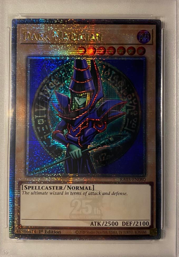 Yu-Gi-Oh! Dark Magician RA03 1st Quartercentury PSA 9 Mint !, Ophalen of Verzenden, Zo goed als nieuw, Losse kaart, Foil