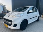 Peugeot 107 1.0 5DR 2010 Airco|Bleutooth|Elektrische ramen, Auto's, Voorwielaandrijving, Stof, Zwart, 4 stoelen