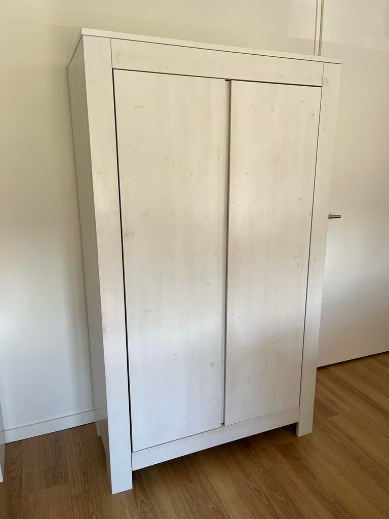 Witte kledingkast voor babykamer met hang- en leggedeelte, Ophalen, Gebruikt, Kast, 50 tot 70 cm