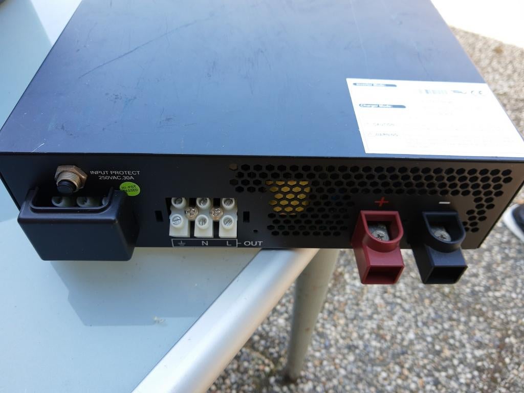 Puur Sinus omvormer 3000W plus Acculader, Ophalen of Verzenden, Gebruikt