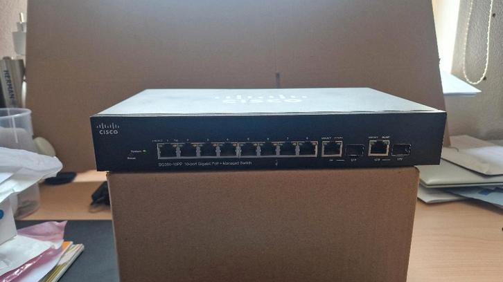 Cisco SG300-10PP Gigibit PoE+ Managed switch, Computers en Software, Netwerk switches, Refurbished, Ophalen of Verzenden