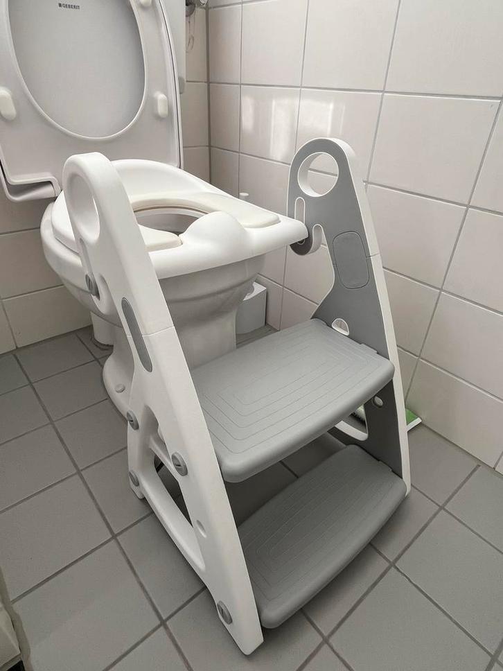 Toiletbril verkleiner met trap voor kinderen, Kinderen en Baby's, Kinderspulletjes, Gebruikt, Ophalen