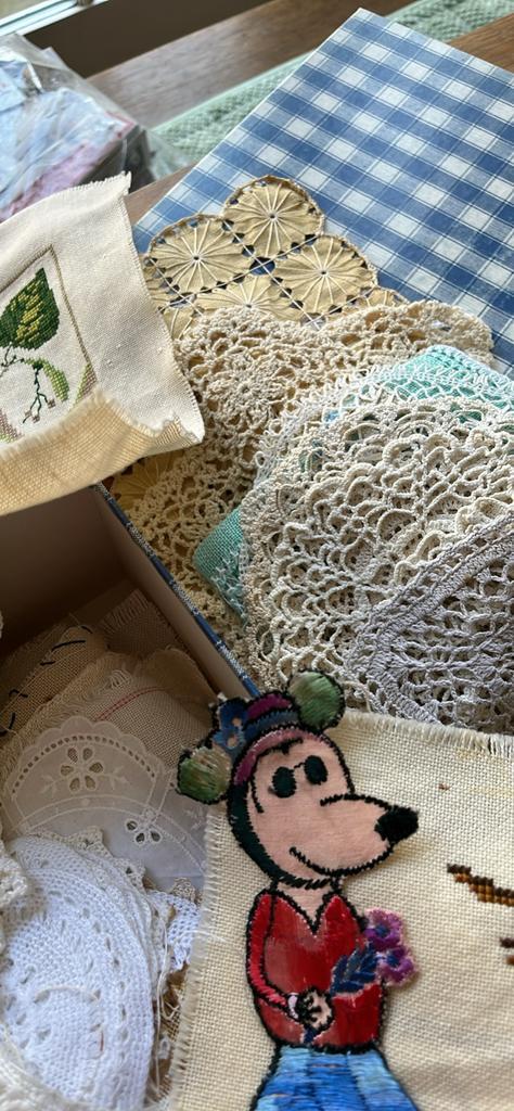 Borduurstalen: dekens, kleedjes - 3 dozen, >100 stuks, Hobby en Vrije tijd, Borduren en Borduurmachines, Gebruikt, Overige typen