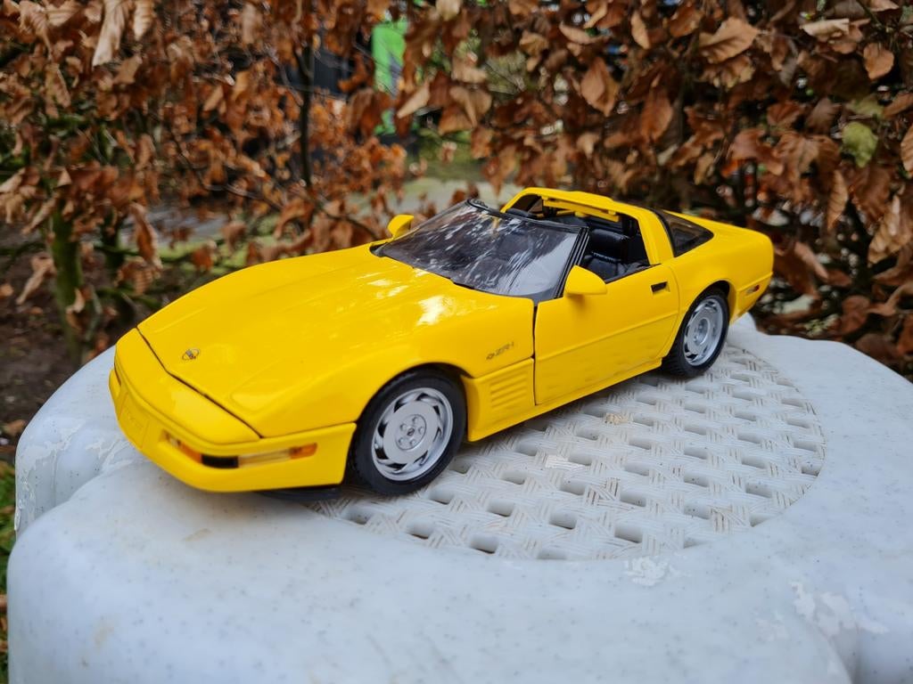 1:18 Chevrolet Corvette C4 ZR1 Geel Maisto, Ophalen of Verzenden, Zo goed als nieuw, Auto, Maisto
