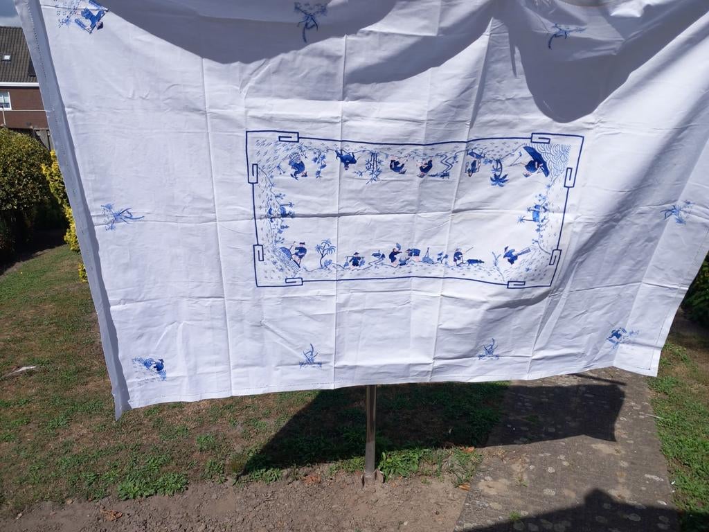 Geborduurd tafelkleed met oosterse afbeelding en 8 servetten, Ophalen of Verzenden, Nieuw, Rechthoek