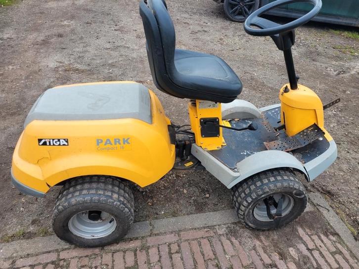 Stiga Park Compact 16 zitmaaier, Tuin en Terras, Grasmaaiers, Gebruikt, 50 cm of meer, Ophalen of Verzenden
