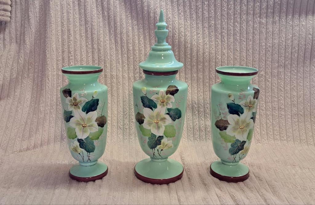Kaststel mintgroen opaline glas met bloemmotief, Ophalen of Verzenden