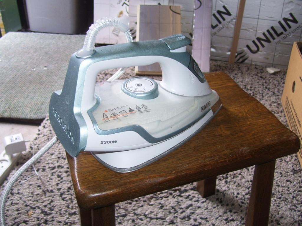 STOOMSTRIJKIJZER AEG, Witgoed en Apparatuur, Strijkijzers en Strijkplanken, Ophalen of Verzenden, Zo goed als nieuw, Strijkijzer met snoer