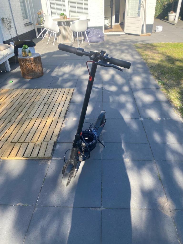 Elektrische step met oplader en extra banden, Fietsen en Brommers, Steps, Gebruikt, Elektrische step (E-scooter), Ophalen