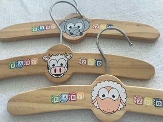 Baby Zoo houten kinderkledinghangers kledinghangers 3 stuks, Ophalen, Zo goed als nieuw, Hout, Kinderen