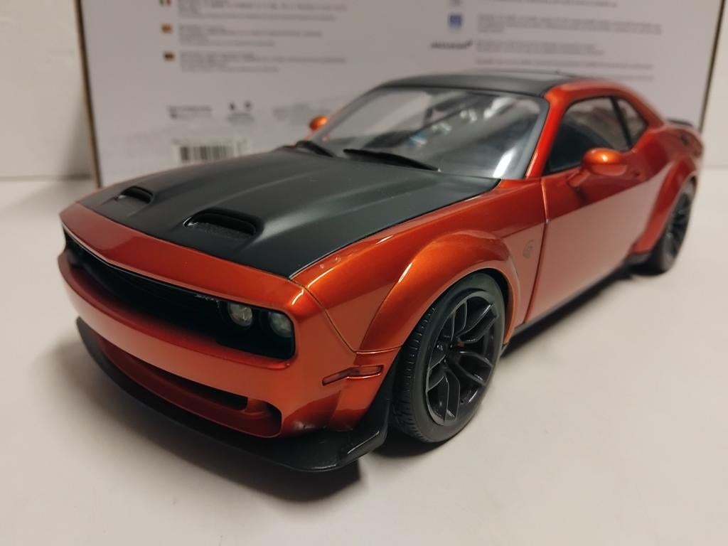 Dodge Challenger SRT Hellcat bodykit metallic Solid 1:18 KRD, Hobby en Vrije tijd, Modelauto's | 1:18, Ophalen of Verzenden, Zo goed als nieuw
