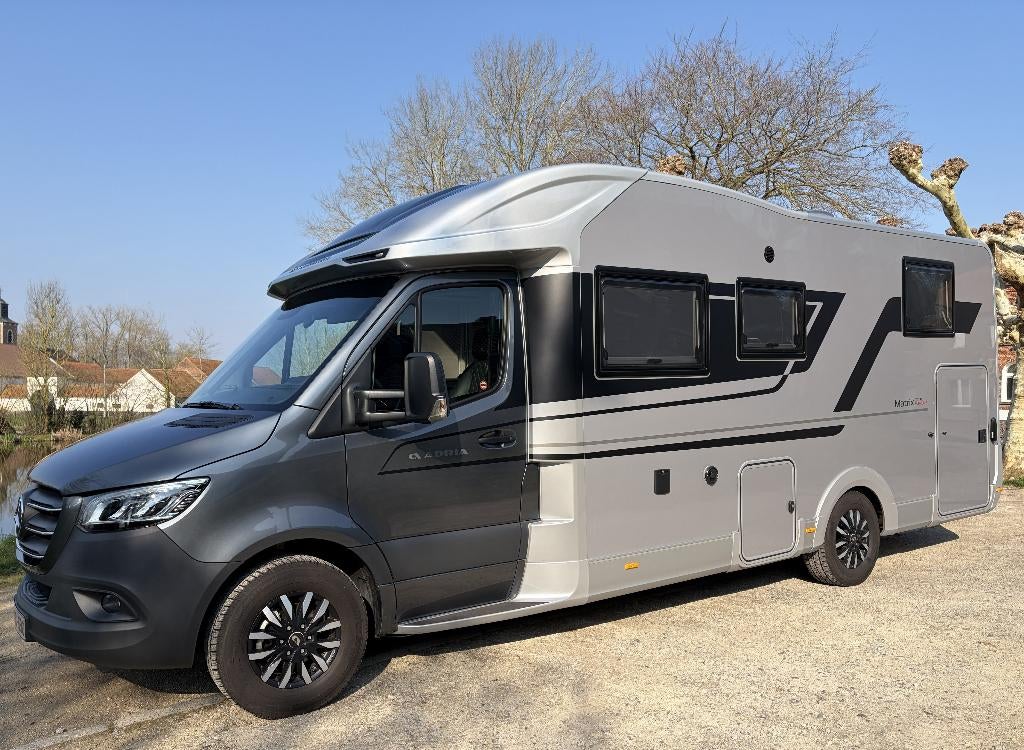 Camper Mercedes Adria Matrix Supreme 670 SL, Caravans en Kamperen, Automaat, 7 tot 8 meter, Diesel, Luifel