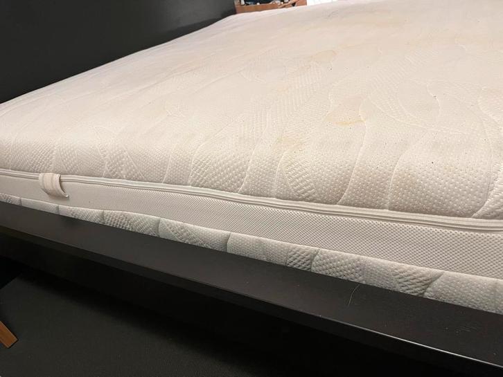 Gratis Ikea bed met lattenbodem en matras, Huis en Inrichting, Slaapkamer | Bedden, Gebruikt, Tweepersoons, 160 cm, 200 cm, Hout