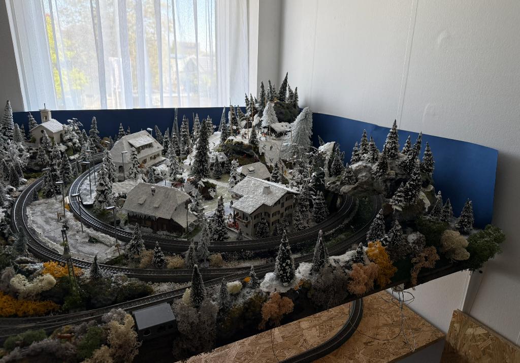 Winterdiorama met skibaan märklin H0, Ophalen, Gebruikt, 1:50 of kleiner, Diorama